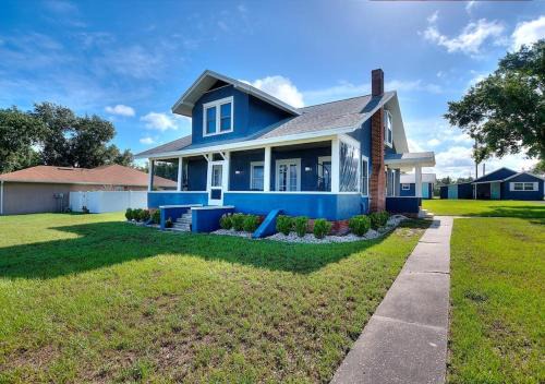 Lake Hamilton House | Spacious Lakefront 5BR home, Near Disney, Legoland