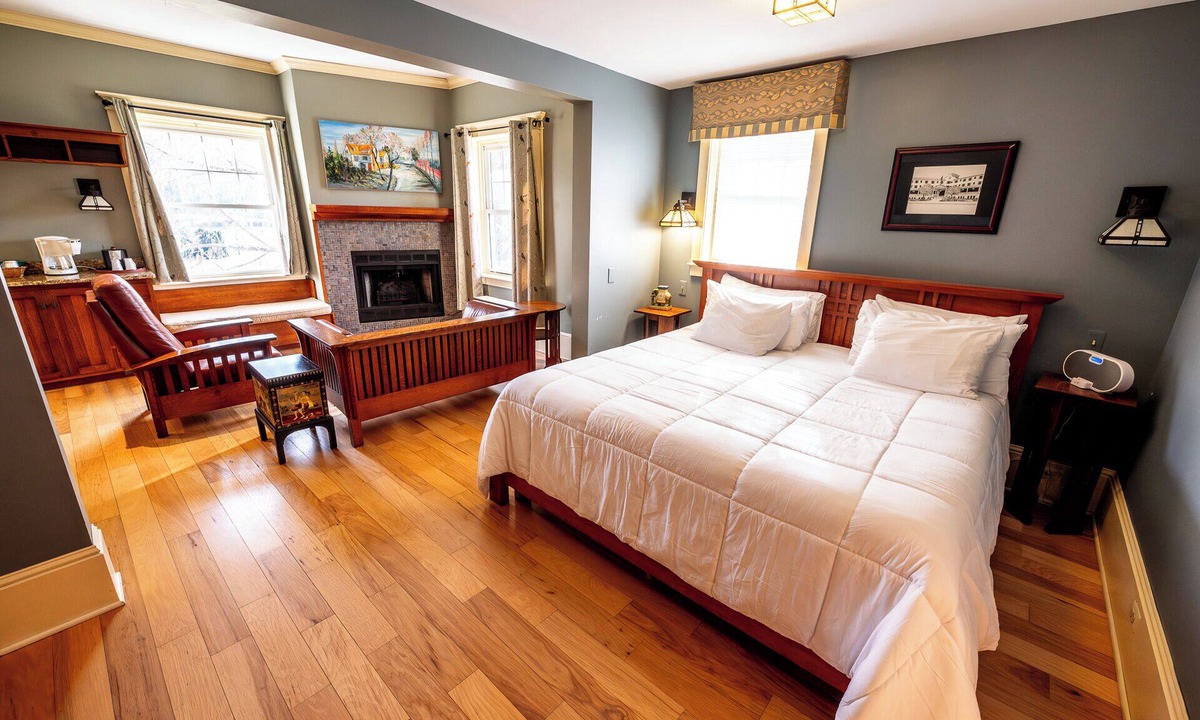 Shawnee On Delaware Hotel | Spacious Mountain Retreat | Perfect for Relaxation & Scenic Views