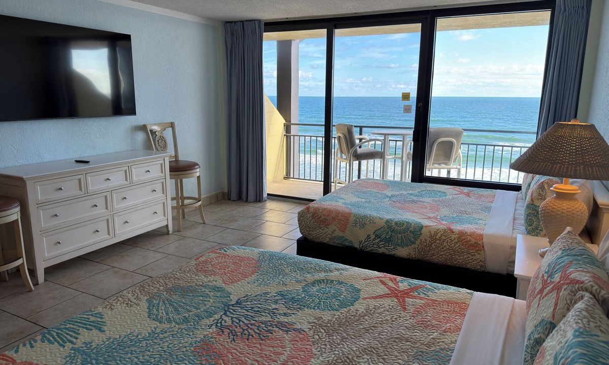 Cate Gray Resort | Spacious Ocean Front Studio for 4 with Picture-Perfect View!
