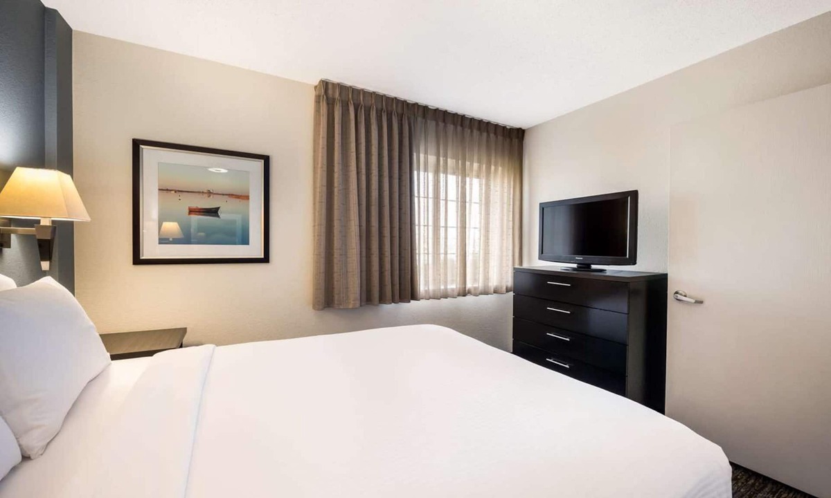 Morris Plains Hotel | Spacious Pet-Friendly Suites Near Morristown and NYC Commute | 4 Units
