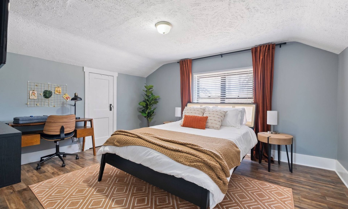 Morton Meadows House | Spacious, Private Bedroom Prime Location Near UNMC/Blackstone - Shared House