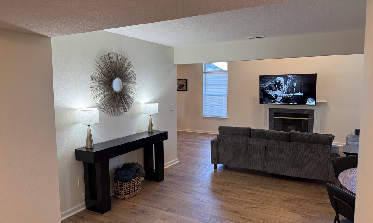 Whitestown House | Spacious & Relaxing 3BR w/Pond Views