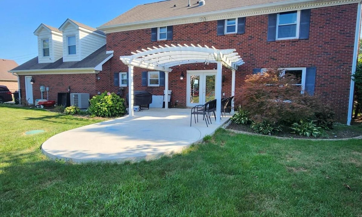 Indianapolis House | Spacious Retreat Near Eagle Creek Park – Modern Comfort & Entertainment