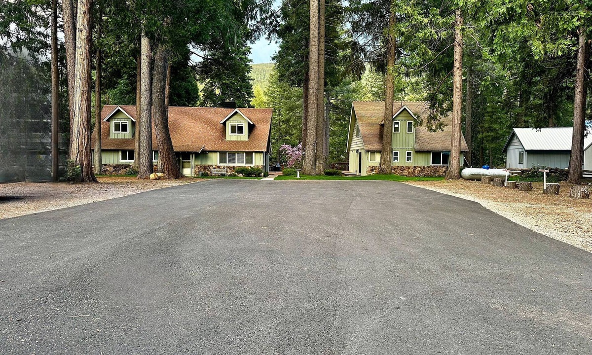 Hamilton Branch House | Spacious Riverfront Home near Lake Almanor Pet-Friendly