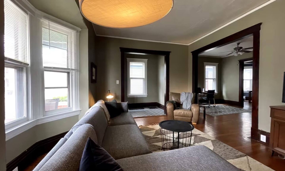 Detroit Apartment | Spacious & Stylish 3 Bedroom Apt in West Village
