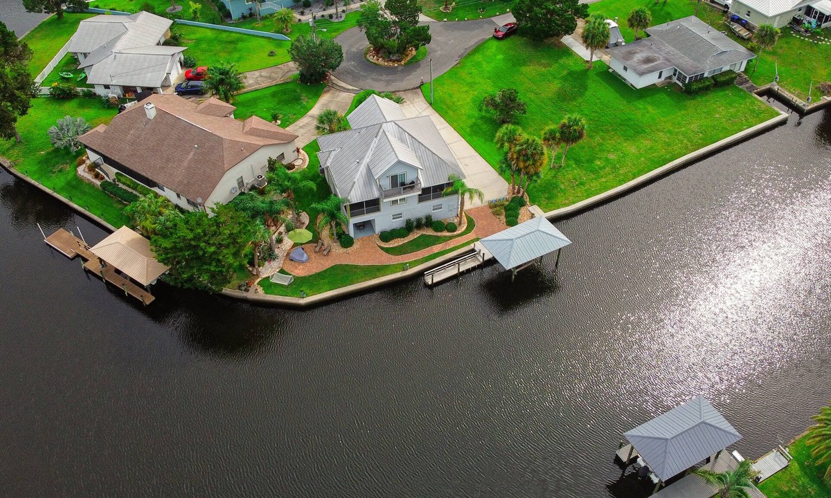 Dixie Shores House | Spacious Waterfront Luxury Home w dock, kayaks & bicycles bring your boat!