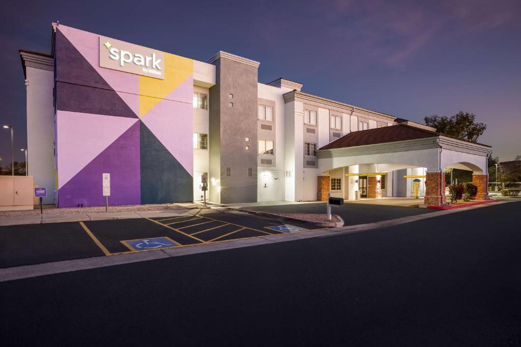 Glendale Hotel | Spark by Hilton Phoenix-Glendale-Peoria