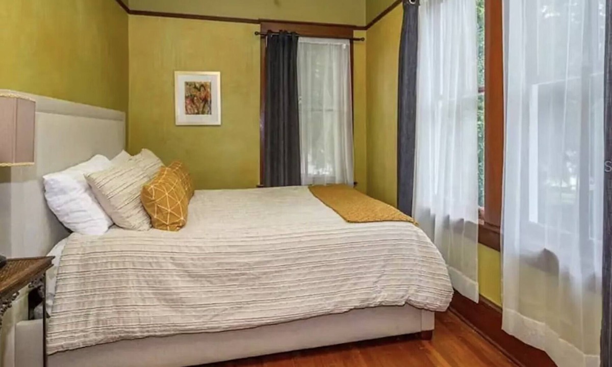 Oakland House | Speakeasy Room in Central Florida's Historic Gem & wedding venue- The Oakland Manor House