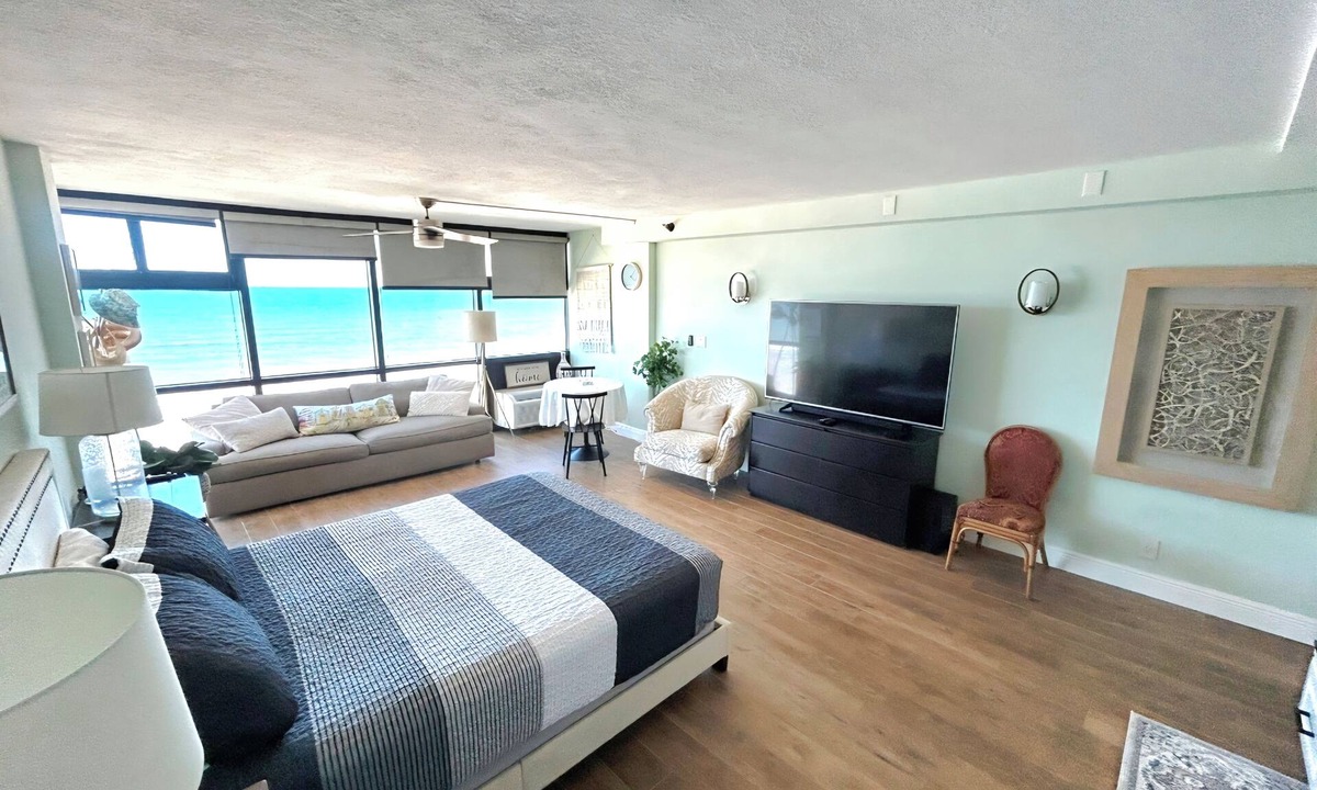 Schulte Park Apartment | Spectacular views - direct oceanfront studio w/kitchen & pool