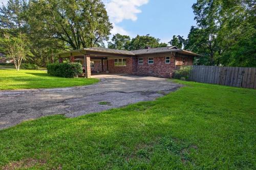 San Luis House | Sprawling 5BR Oasis Near FSU & Trails home