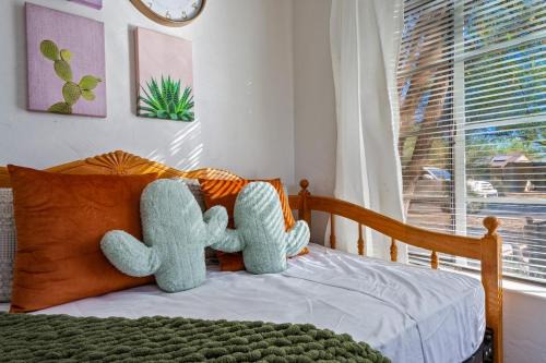 Blenman-Elm House | Springtime Oasis Sun Kised 1BR Near UofA