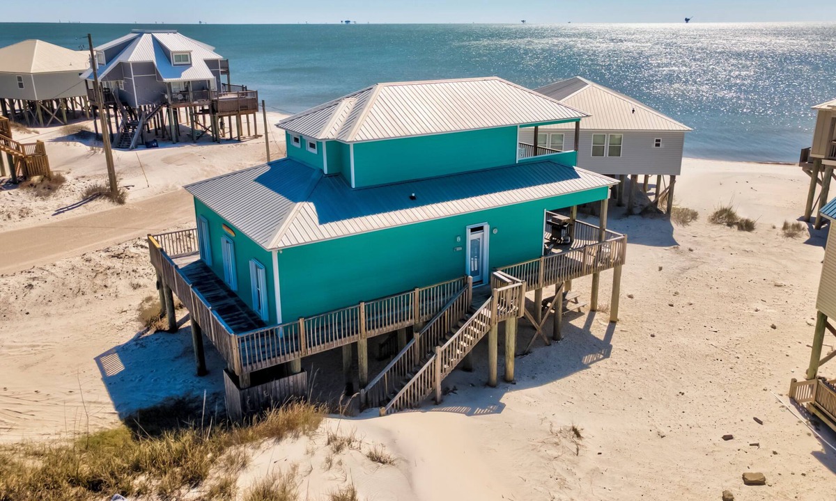 Dauphin Island House | Steps to Beach, Wraparound Deck + Gulf Views – Lazy Daze Beach House