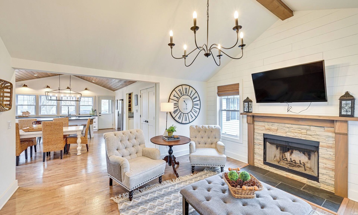 Three Oaks House | Steps to Elm St: Gorgeous Double-Lot Getaway