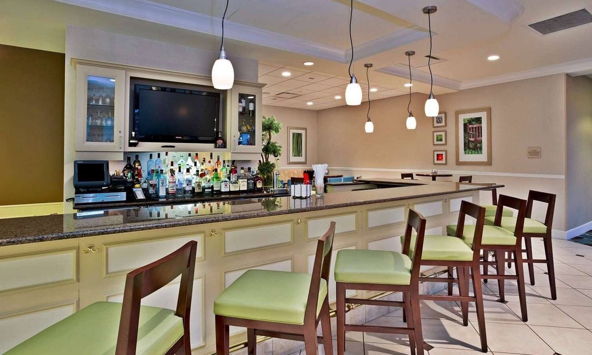 Novi Hotel | Steps to Fountain Walk + On-site Dining. Pool. Gym