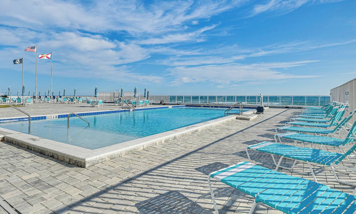 Lenox Park Condo | Steps to Ocean: Daytona Beach Condo w/Patio!