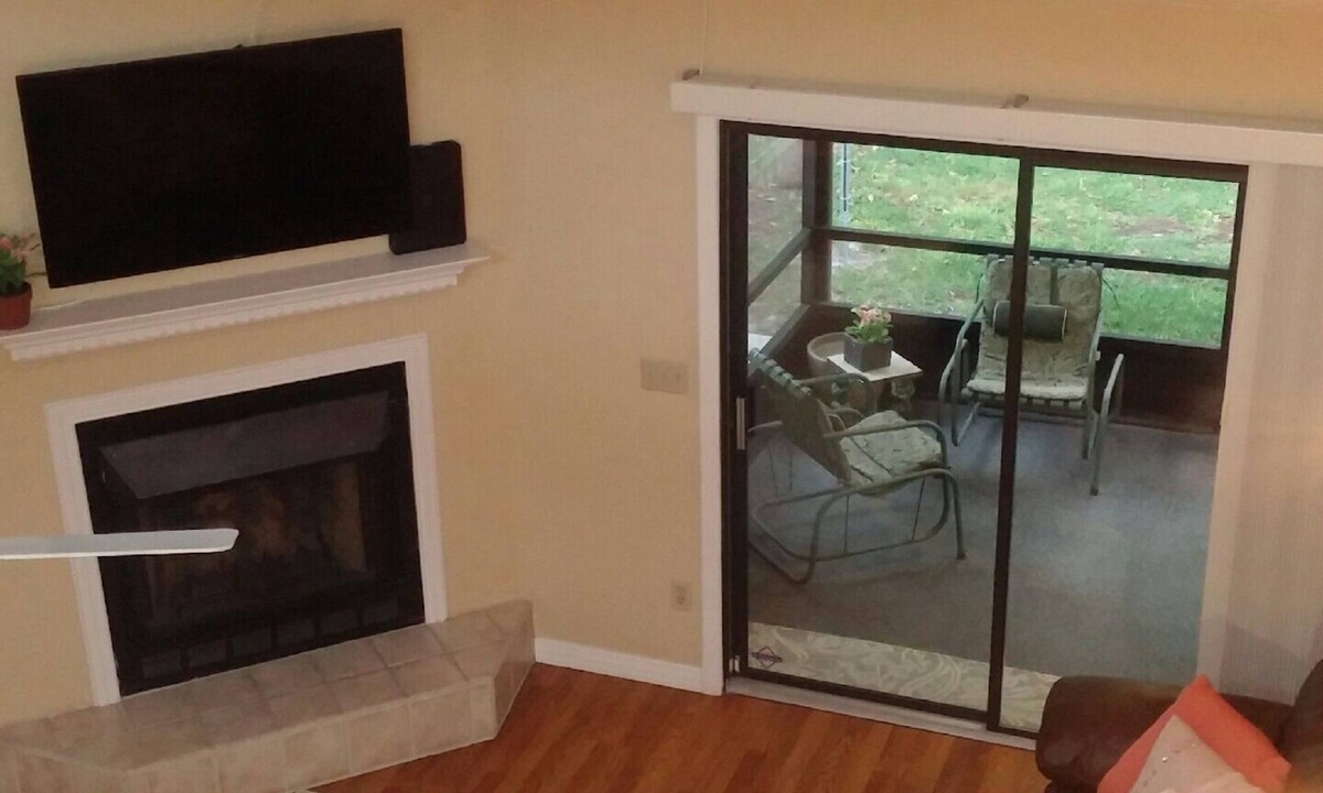 Southside Condo | STERILIZED Condo Central to Everything in Jacksonville Florida