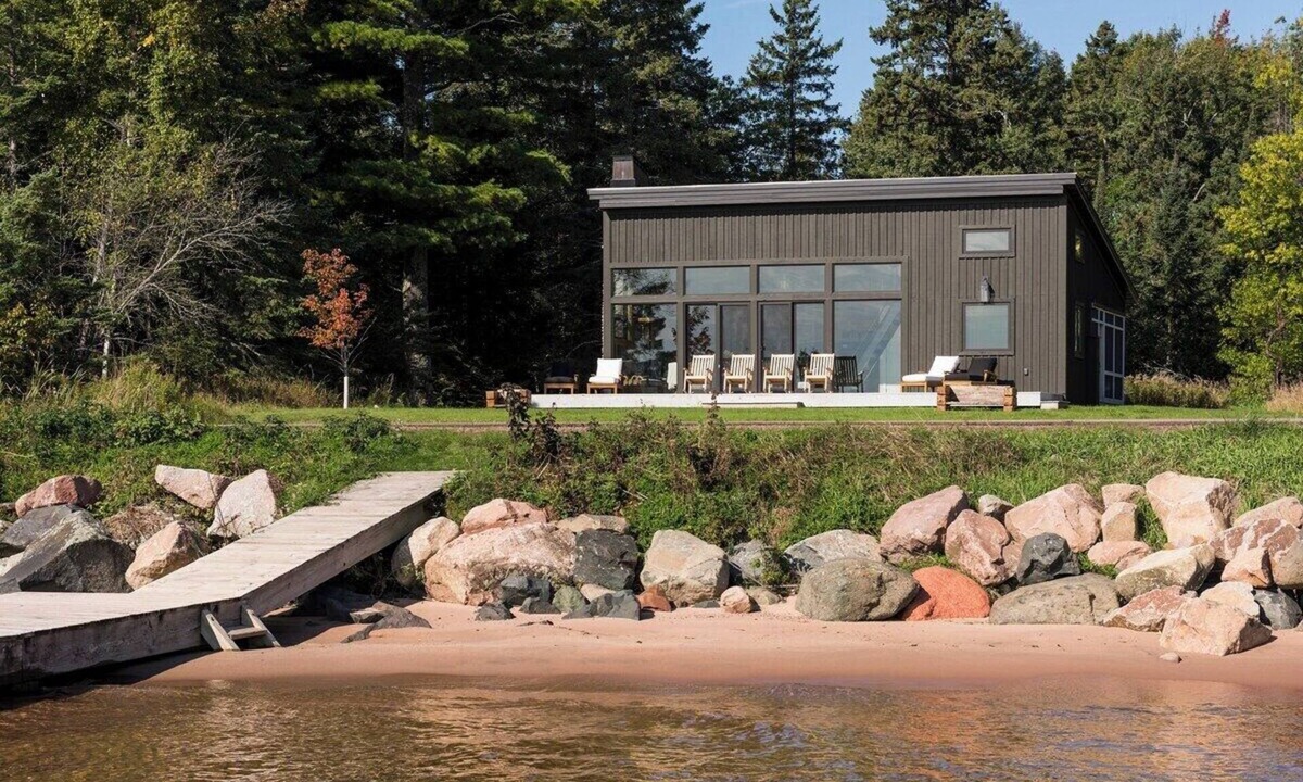 La Pointe House | Stone and Cedar Lodge