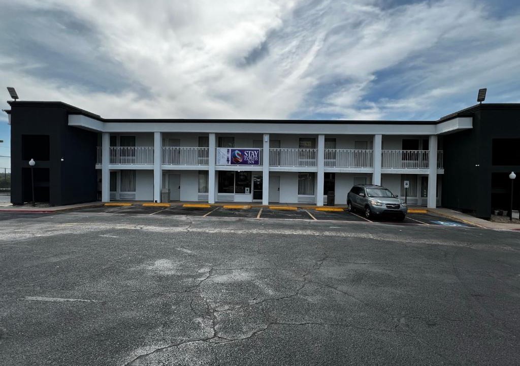 West Meadowbrook Hotel | Studio 6 Fort Worth, TX - Downtown East