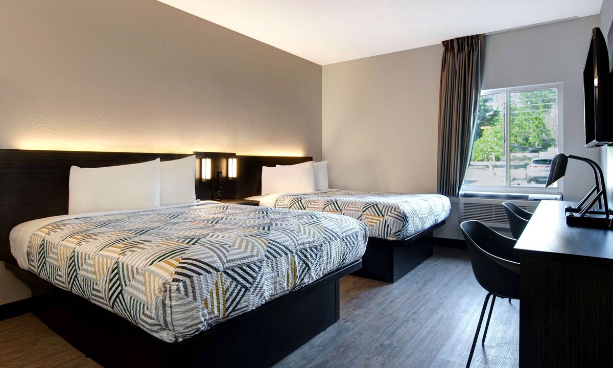 Pine Forest Hotel | Studio 6 Pensacola, FL - West I-10