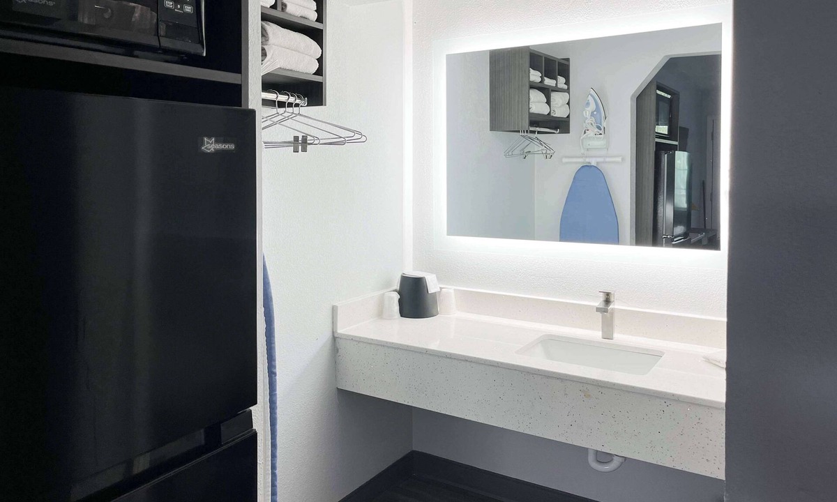 Lafayette Hotel | Studio 6 Suites - Lafayette, IN