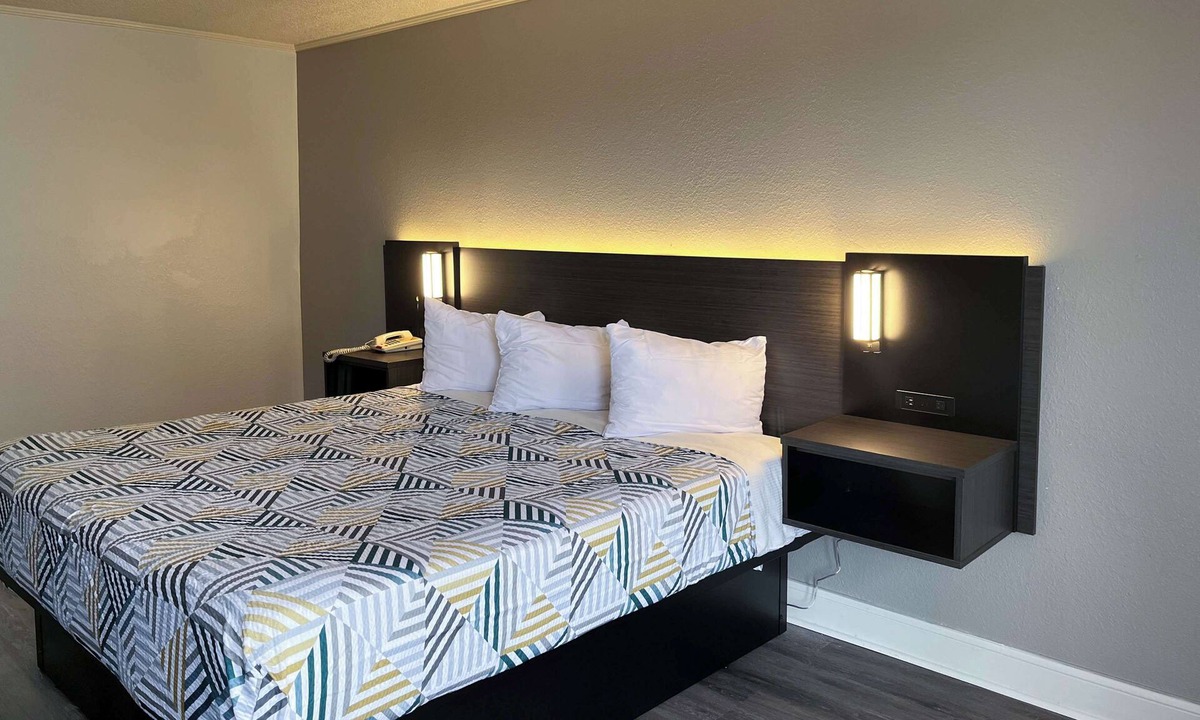 Perry Hotel | Studio 6 Suites Perry, GA