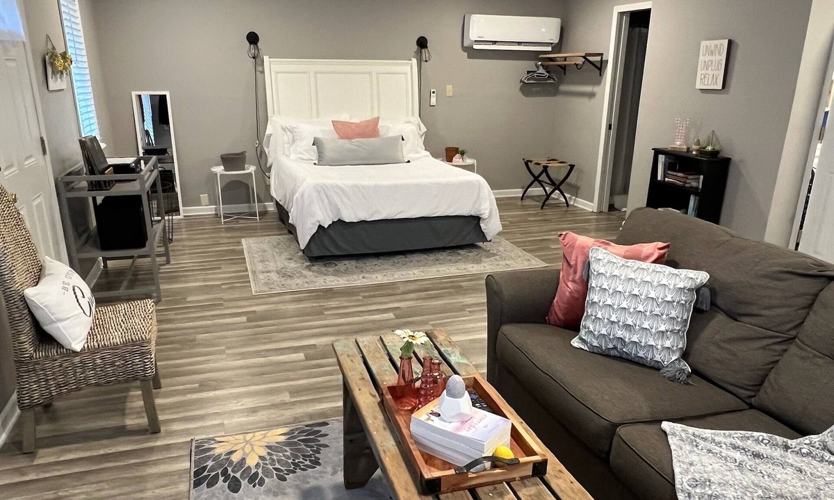 Pendleton House | Studio M easily walk to downtown Pendleton minutes from Noblesville and Fishers