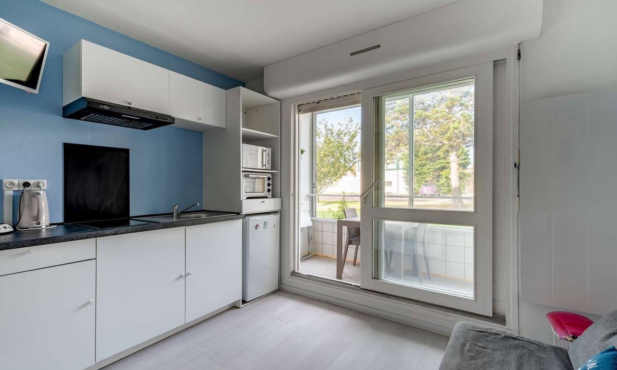 Courseulles-sur-Mer Apartment | Studio with loggia - 200m from the beach - Parking