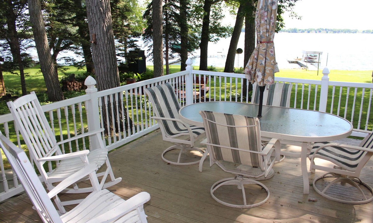 Markesan House | Stunning Home on Little Green Lake for Family Fun!