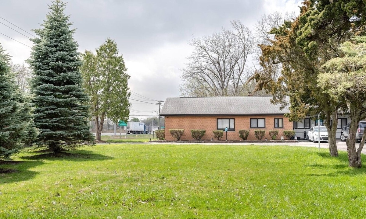 Riverview Apartment | Stylish Downtown Detroit Apartment for 2 With Wifi