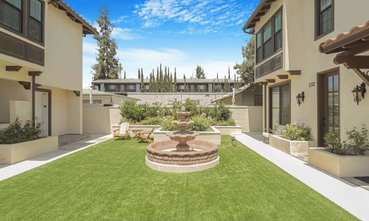 Mid Central Apartment | Stylish Pasadena Stay Near Old Town Rose Bowl