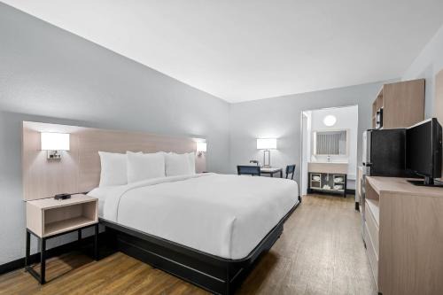 Daytona Beach Hotel | Suburban Studios Daytona Beach - Speedway