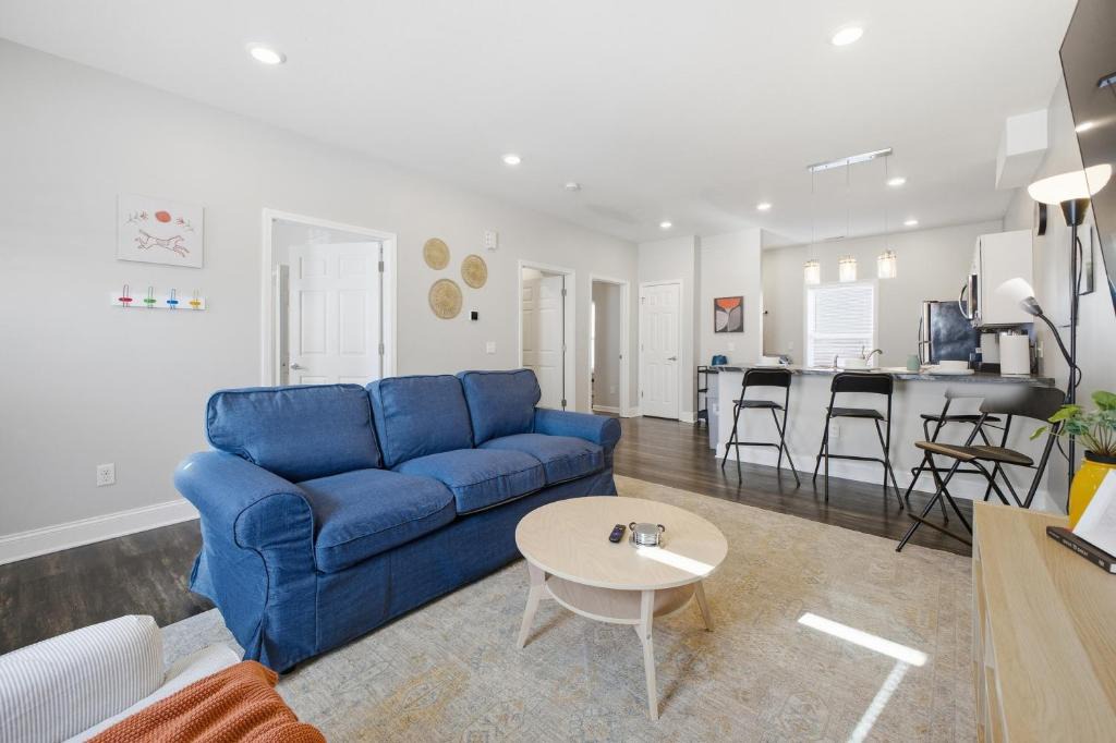 St. Joseph Apartment | Sun Valley Courtyard, No Steps