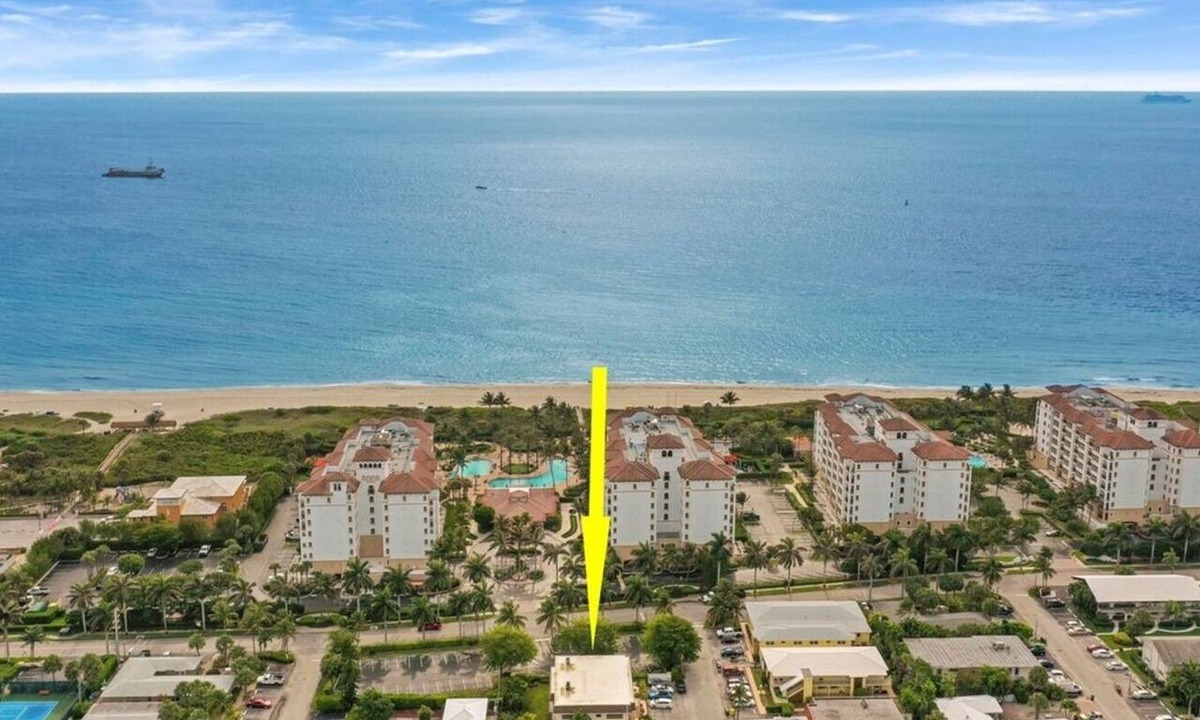 Palm Beach Shores Apartment | Sunny Beachside Oasis: Sleeps 6,1 Block to Waves