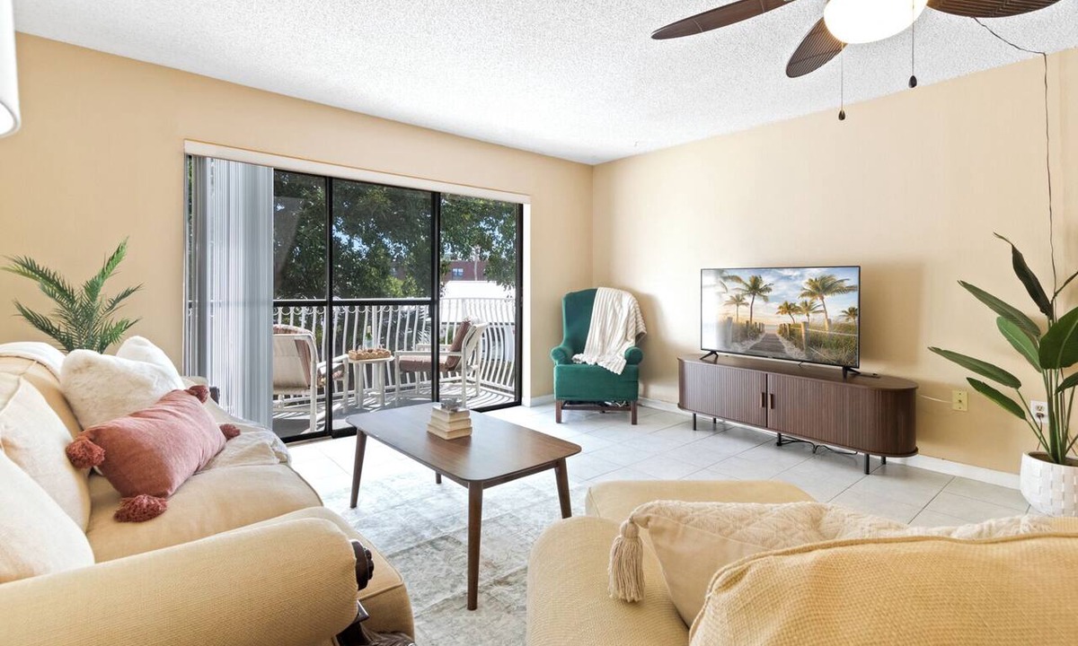 Avon By The Sea Condo | Sunny Cocoa Beach Condo I Steps from the Pier, Private Balcony, & BBQ Grills 🏖️