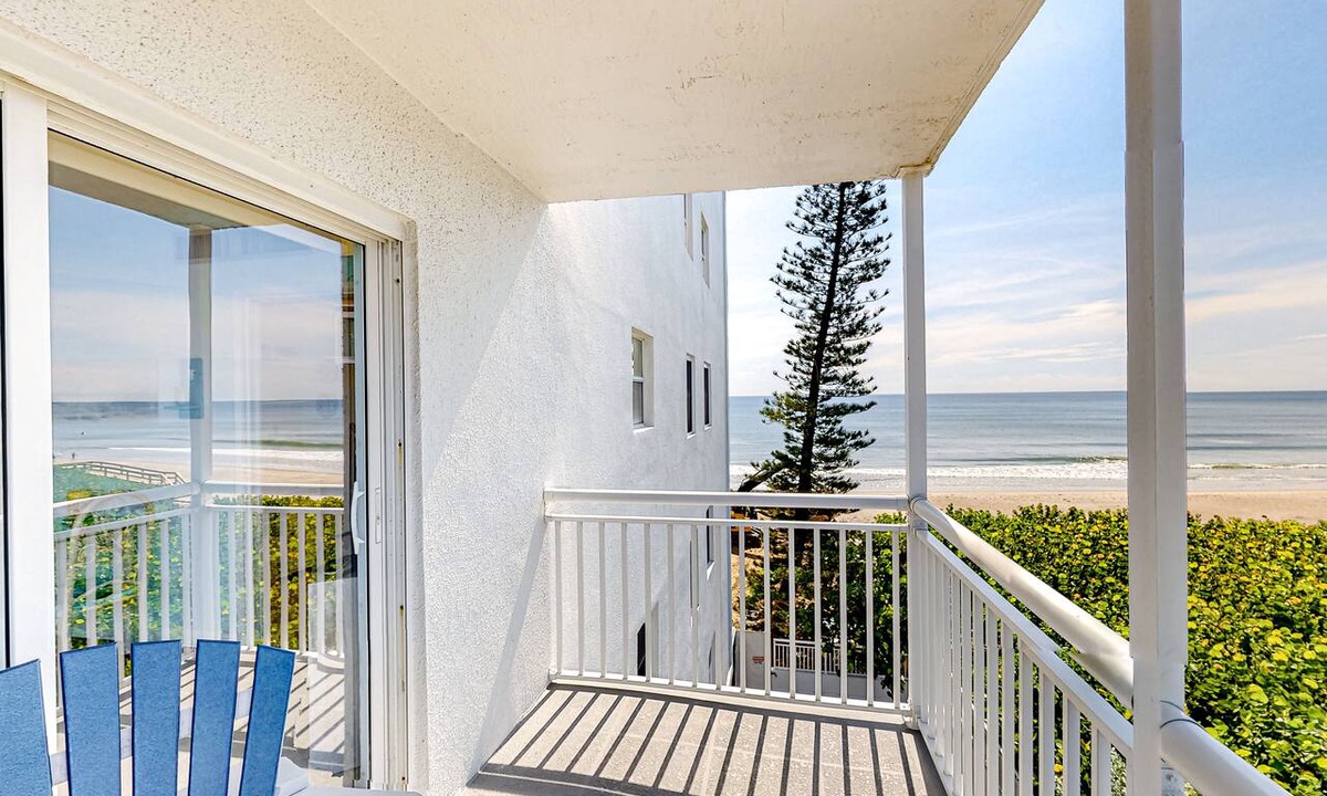 South Patrick Shores Condo | Sunny Satellite Beach 1BR Condo by the Sea W/Private Balcony & Partial Ocean View! ☀️