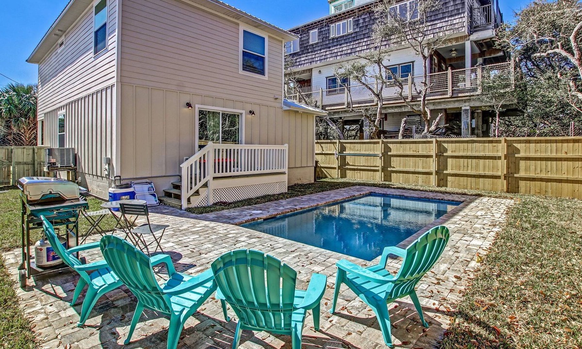 Vilano Beach House | Sunnyside Close to Ocean & Historic St Augustine Pool Home for 10