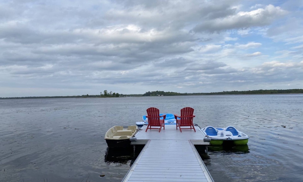 Kawartha Lakes Cottage | Sunrise net on Pigeon Lake 4 season cottage