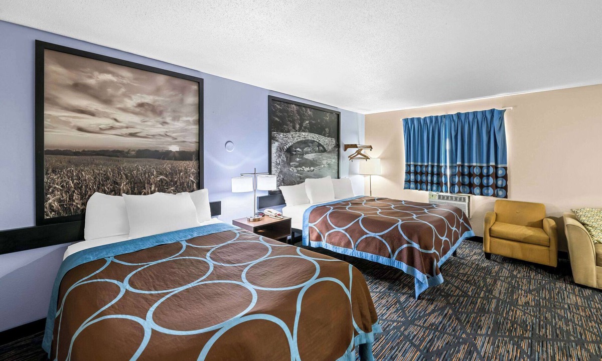 Council Bluffs Hotel | Super 8 by Wyndham Council Bluffs IA Omaha NE Area