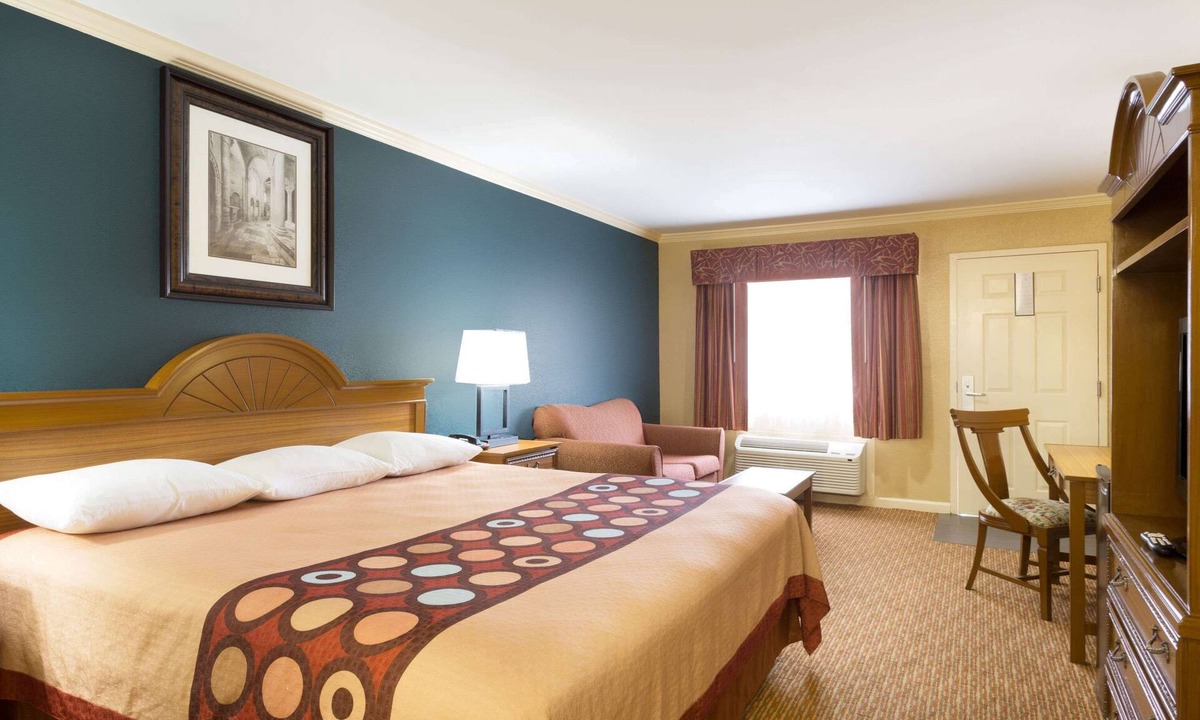 Covington Hotel | Super 8 by Wyndham Covington
