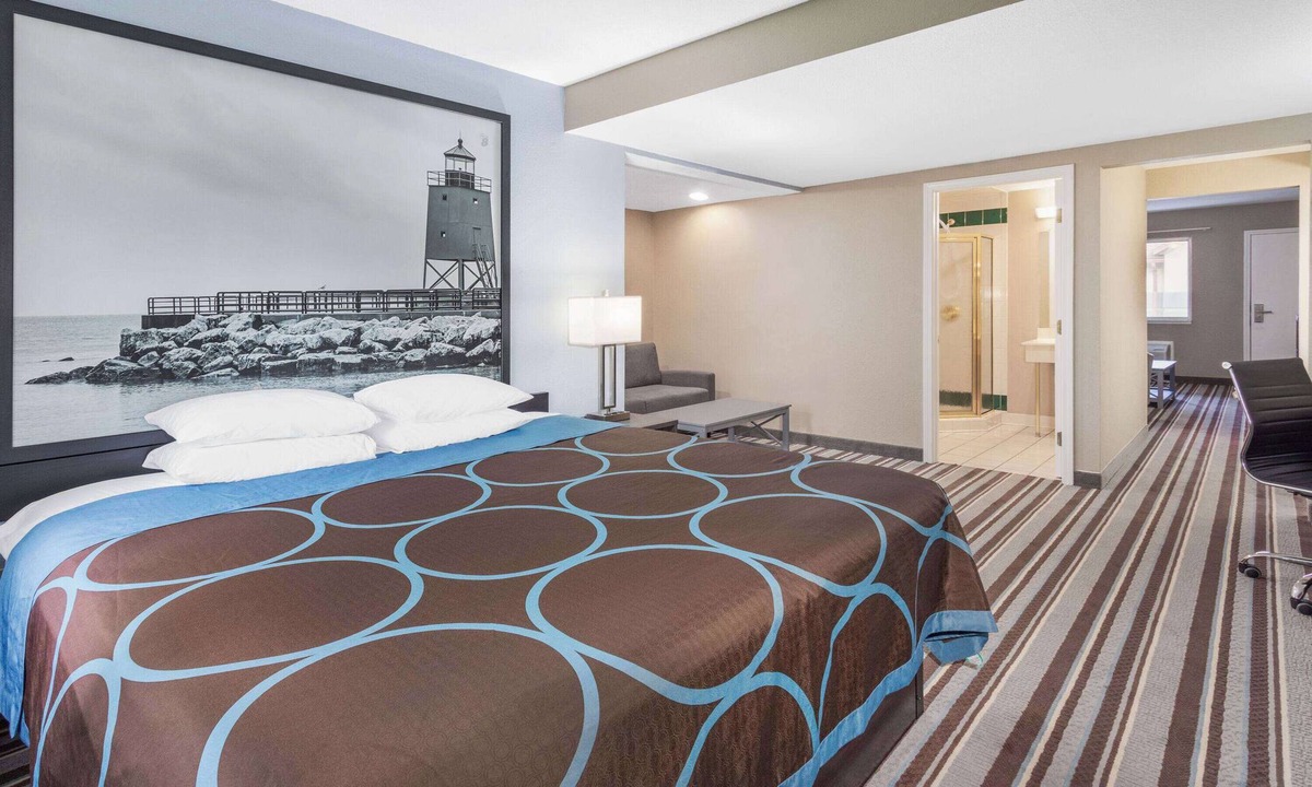 Marysville Hotel | Super 8 by Wyndham Marysville/Port Huron Area