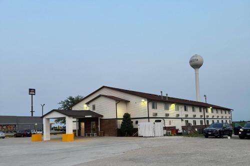 Mendota Hotel | Super 8 by Wyndham Mendota I-39