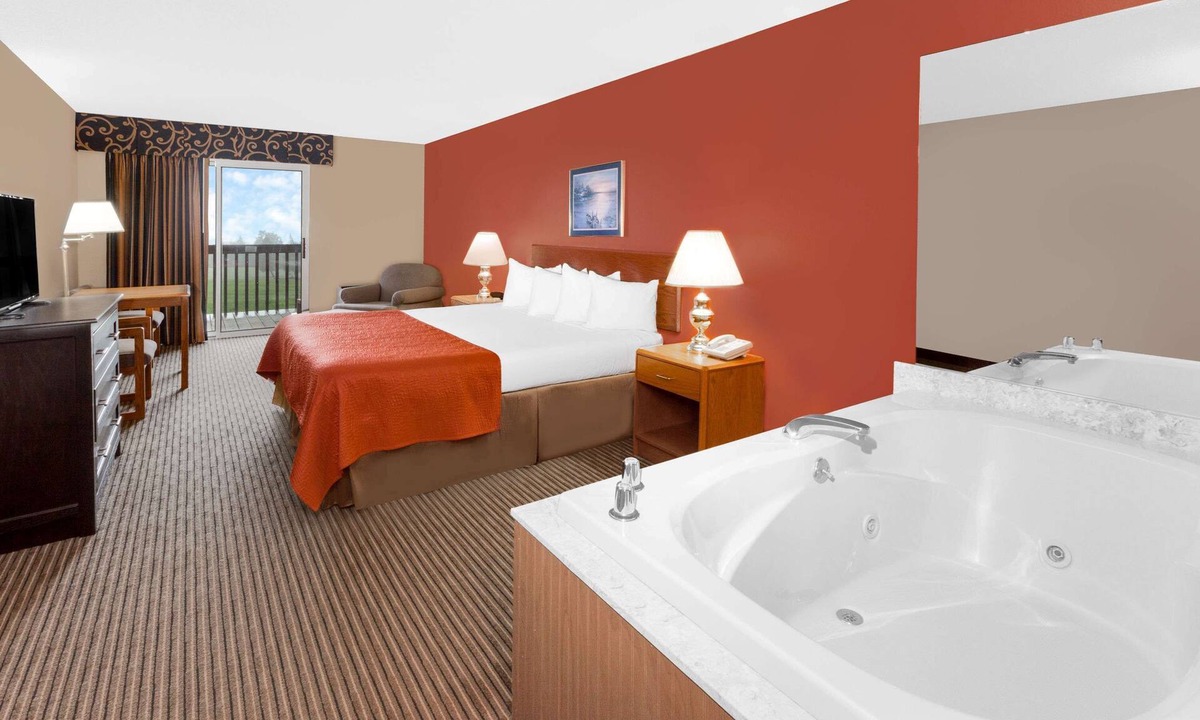 St Ignace Hotel | Super 8 by Wyndham St. Ignace
