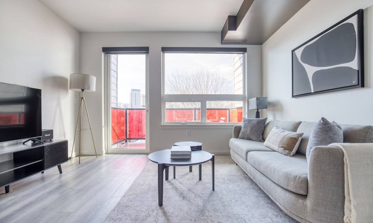 Broadway Apartment | Superb Capitol Hill 1BR w/Lounge & Gym, easy commute, by Blueground