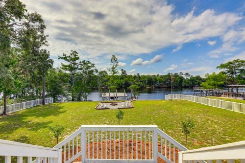 Fanning Springs House | Suwannee River Retreat: Dock & Screened Porch!