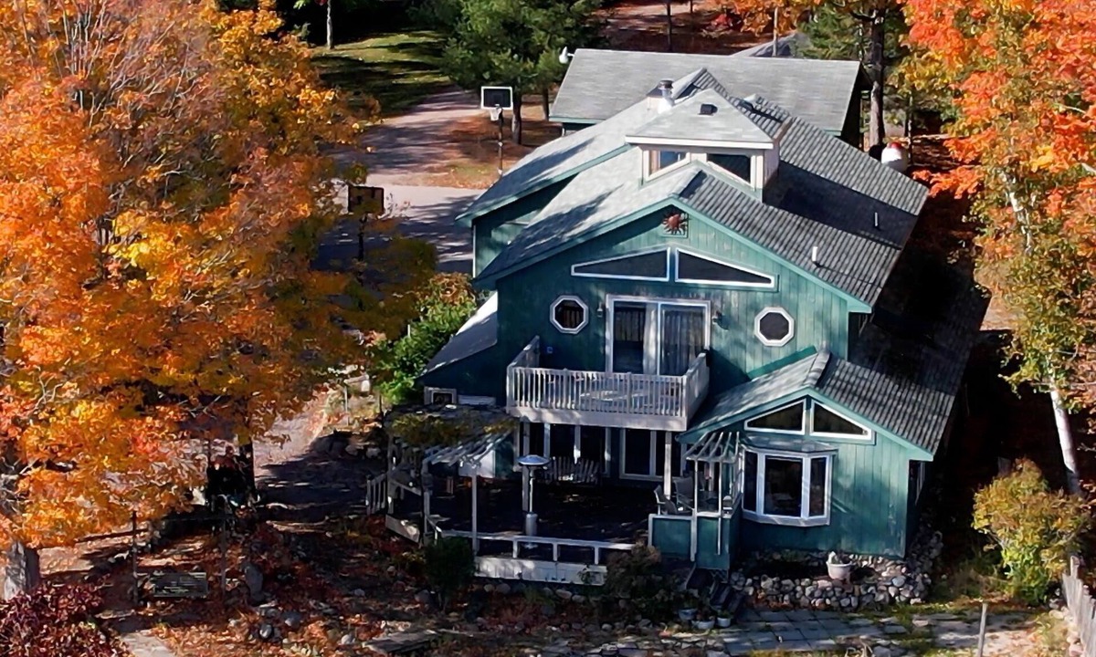Sault Ste. Marie House | Sweet Retreat Estate Private Waterfront Retreat