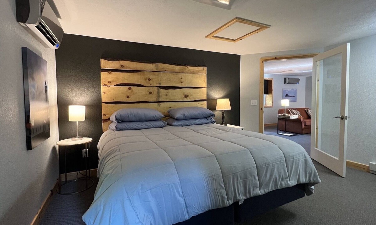 Paradise Cabin | Tahquamenon Suites Lodging