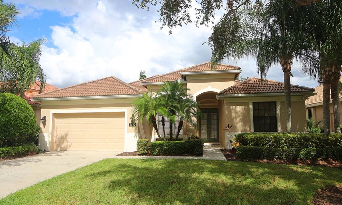 Braden River House | Tailfeather Home on Golf Course by RVA: Stylish 4BR w Pool & Close to Beach
