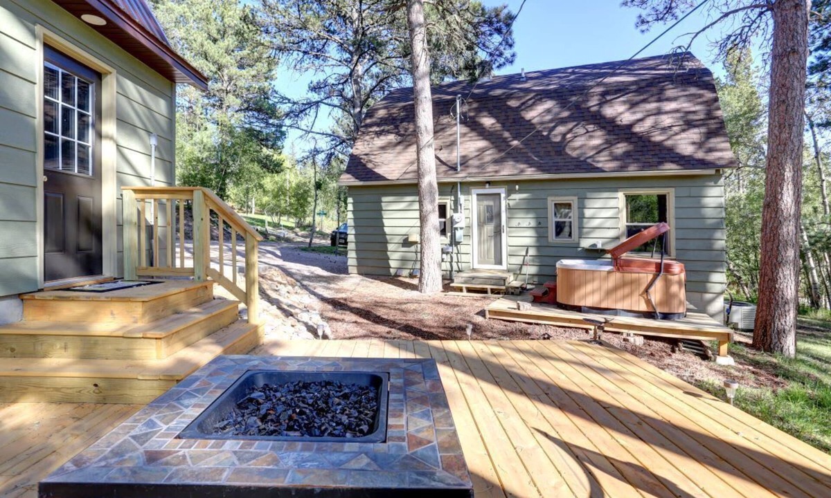Lead House | Tall Timbers Lodge – Peaceful Black Hills Cabin with Hot Tub & Fire Table