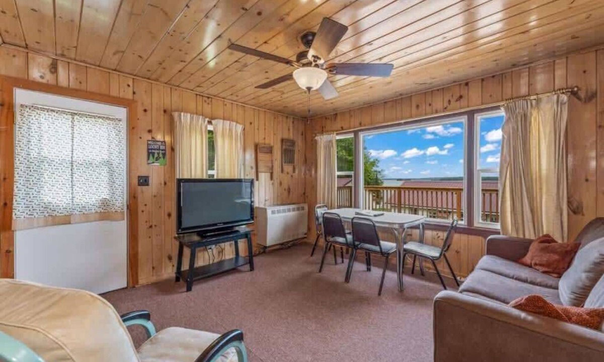 Phelps Cabin | TB5 Thunder Bay Resort Cabin#5