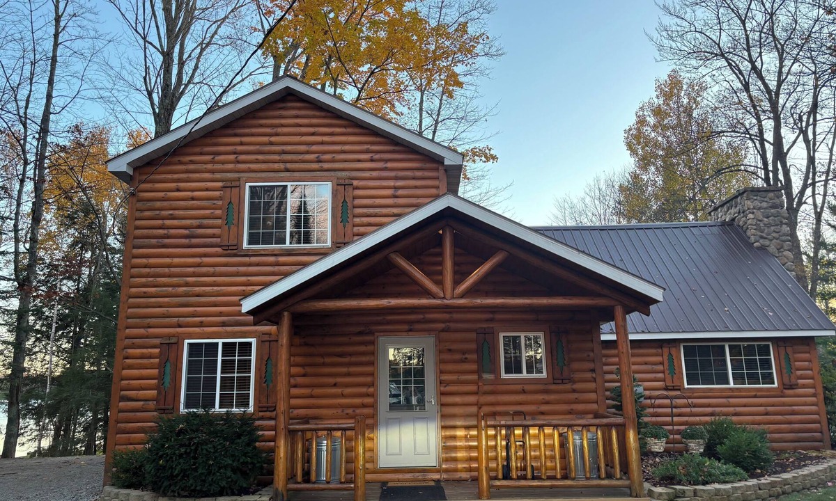 Wetmore Cabin | Terrific 3-bedroom cabin in pleasant Wetmore for a cozy stay